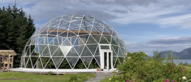 Norwegian Sustainable COB home with attached Greenhouse